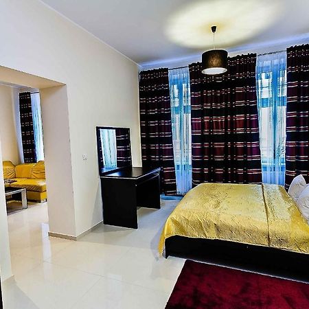 Apart-Lux Aparthotel Bytom Bagian luar foto