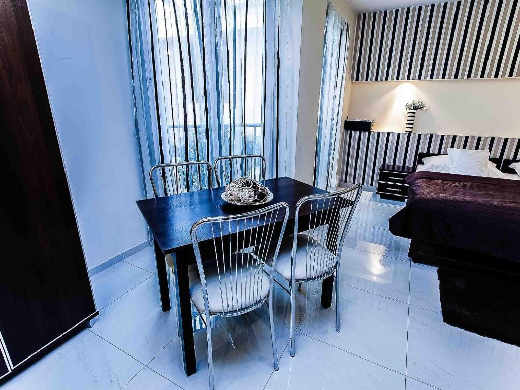 Apart-Lux Aparthotel Bytom Bagian luar foto