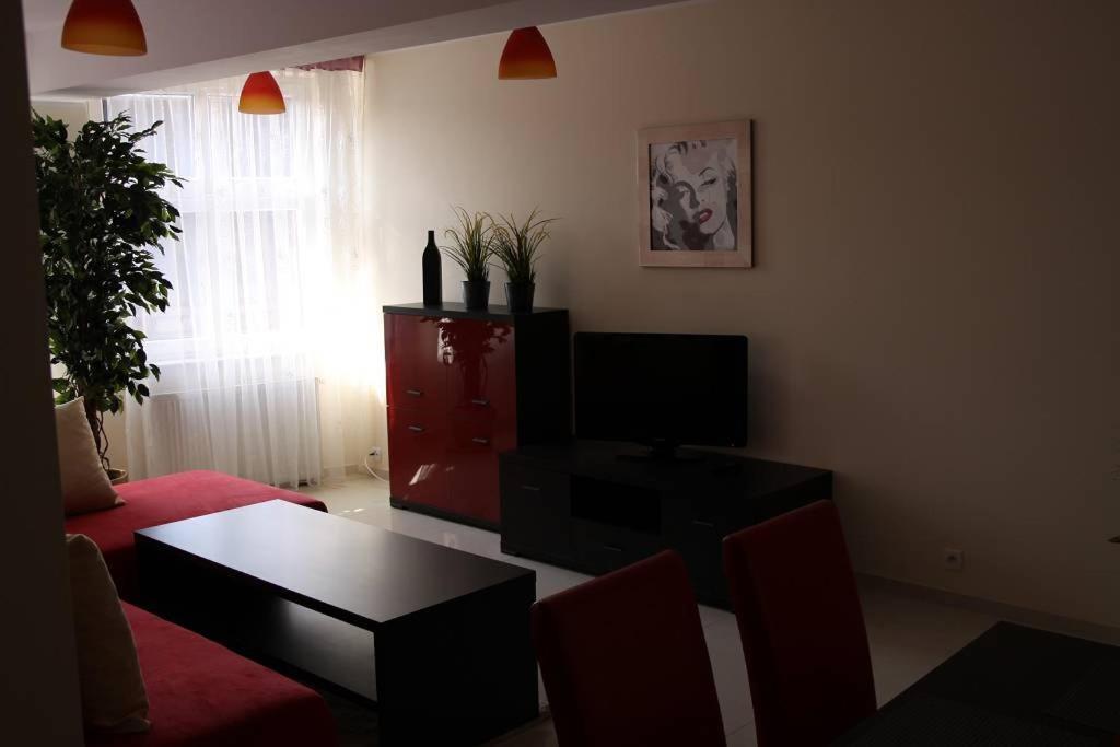 Apart-Lux Aparthotel Bytom Bagian luar foto